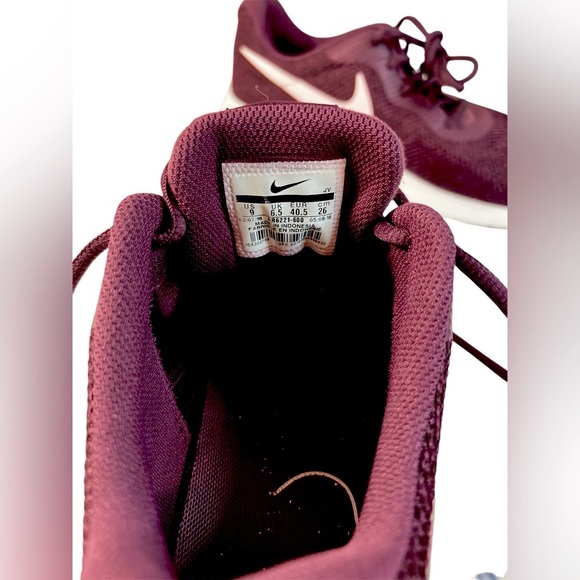 Nike Tanjun Women’s Running Shoes, Color Bordeaux/White, Size 9 - Picture 6 of 8